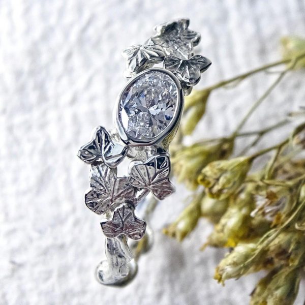 Entwining Ivy Leaves ring, 9ct white gold, Diamond 6mm x 4mm - Image 2