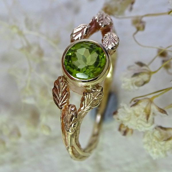 Entwining Leaves, Peridot 5mm, 9ct gold - Image 2