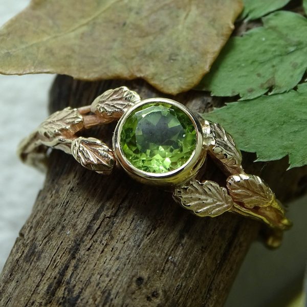 Entwining Leaves, Peridot 5mm, 9ct gold