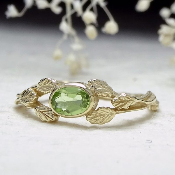 Entwining Leaves, Peridot, 6mm x 4mm, 9ct gold - Image 2